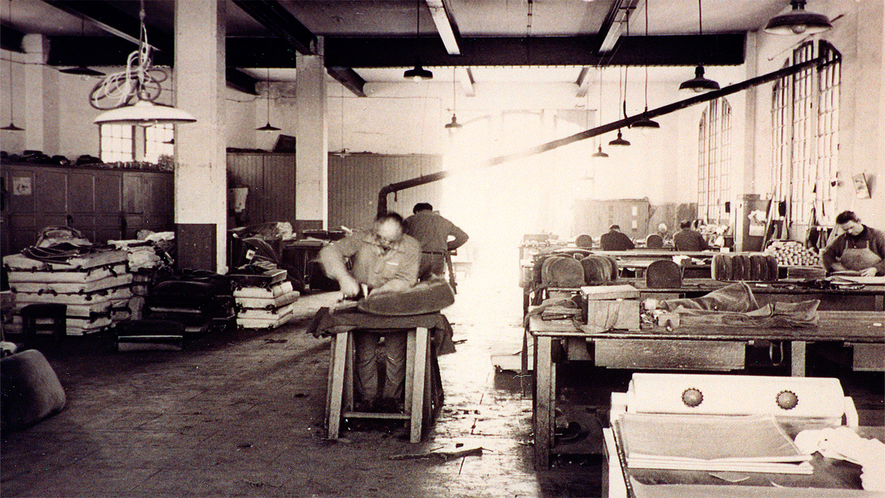 Detall dels tallers de reparacions en funcionament, anys 50