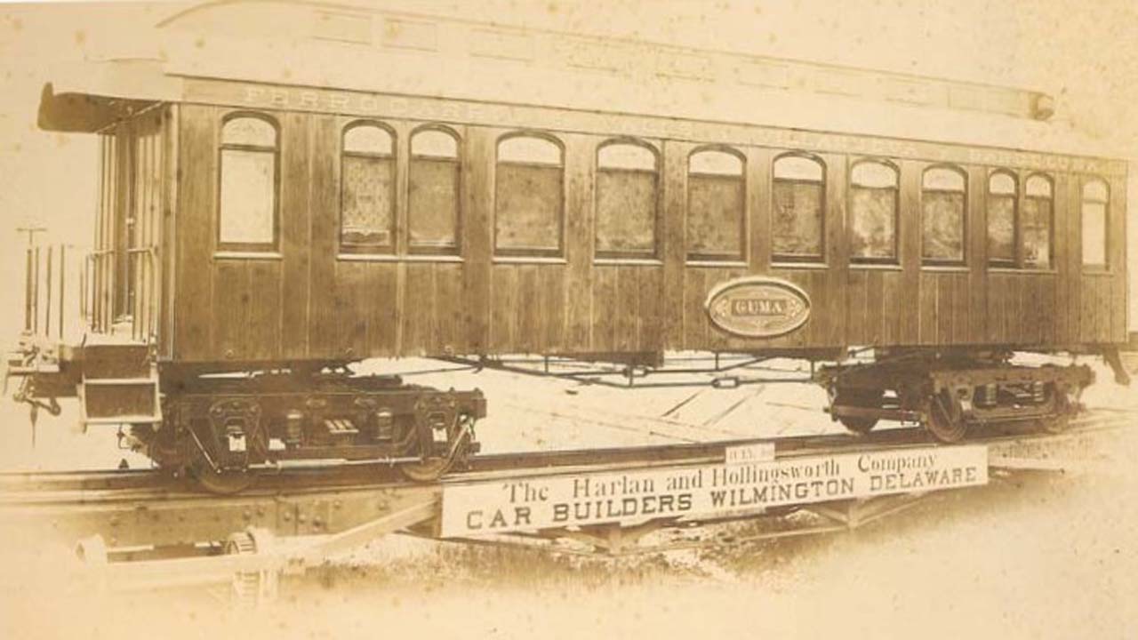 Cotxe Harlan Gumà amb detall del fabricant, segle XIX