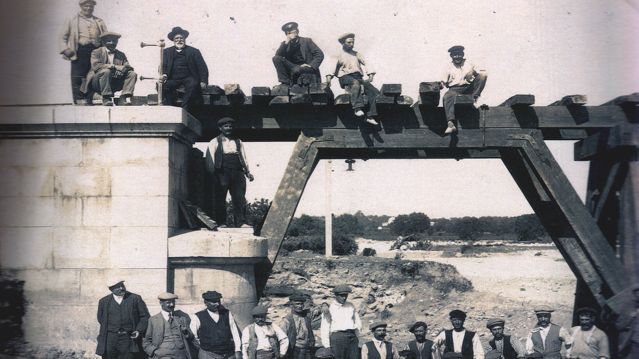 Construcció d'un pont ferroviari, anys 20-30